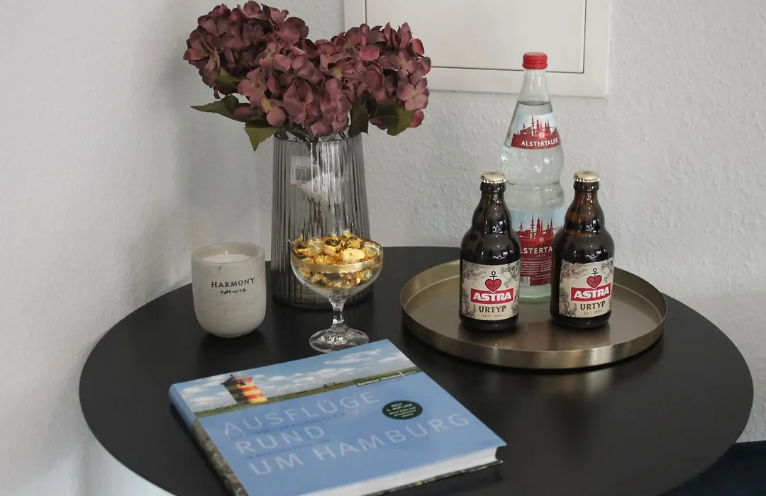 R B Apartment Hamburg Duo - perfekt für Monteure - Küchenzeile - Smart TV - Bad mit Toilette und Dusche auf dem Flur gegenüber des Zimmers zur Alleinnutzung-1