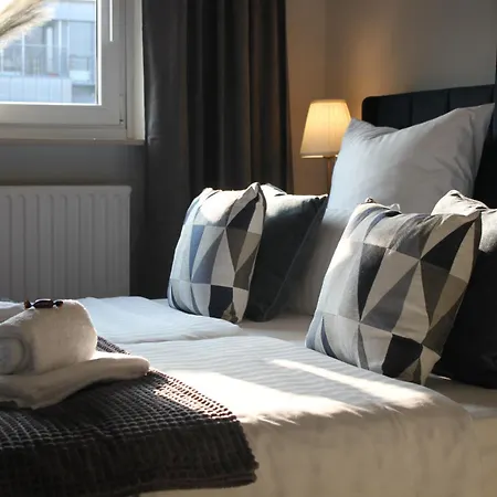 R B Apartment Hamburg Duo - perfekt für Monteure - Küchenzeile - Smart TV - Bad mit Toilette und Dusche auf dem Flur gegenüber des Zimmers zur Alleinnutzung-2